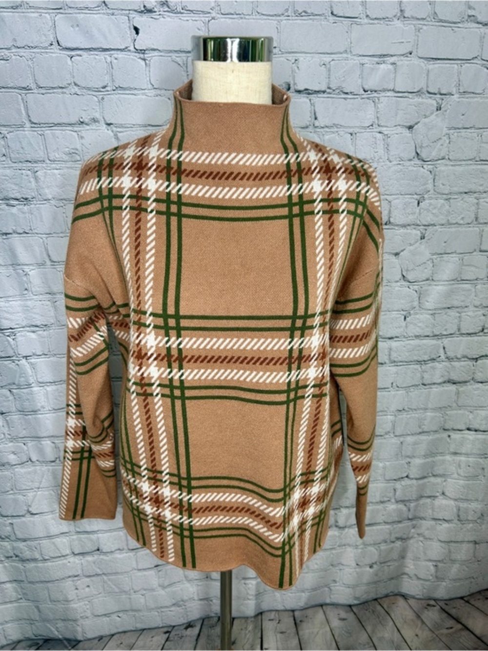 Tahari Plaid Jacquard Mock Neck Sweater Women’s Size M NWT Caramel Green Fall